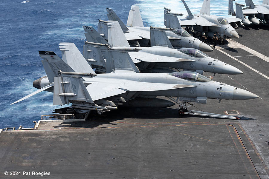 F/A-18E a/c-211 VFA-83